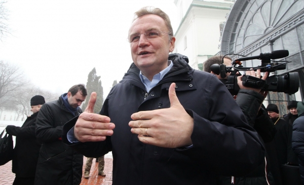 
                    Андрей Садовый официально победил на выборах мэра Львова                