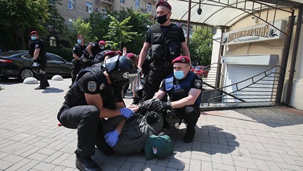 «Антимайдан» по версии Шария: как в Киеве «отбивали» улицу у националистов «Антимайдан» по версии Шария: как в Киеве «отбивали» улицу у националистов