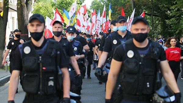 «Антимайдан» по версии Шария: как в Киеве «отбивали» улицу у националистов «Антимайдан» по версии Шария: как в Киеве «отбивали» улицу у националистов