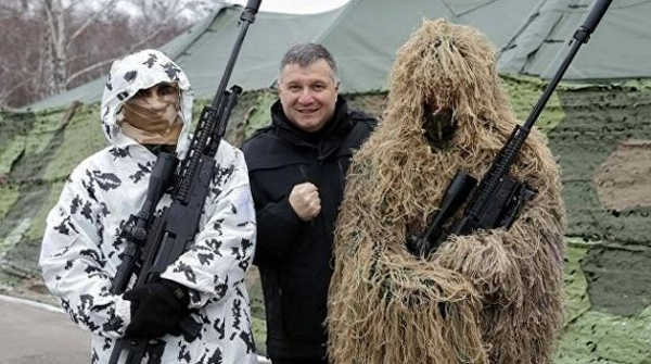 «Аваков на своем месте»: Разумков назвал тесно связанного с радикалами главу МВД «эффективным» «Аваков на своем месте»: Разумков назвал тесно связанного с радикалами главу МВД «эффективным»