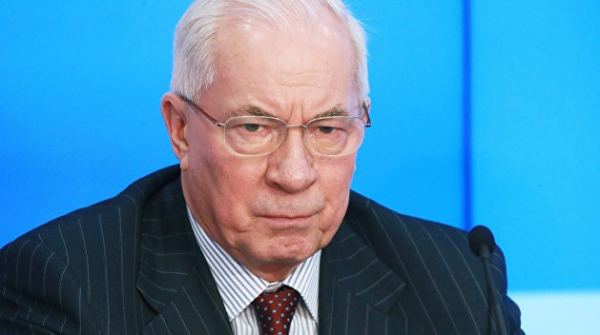Азаров заговорил о возвращении в политику