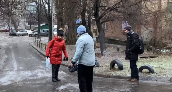 Скоро дороги заметет снегом, потому берегите попу: 3 лайфхака с обувью, чтоб не поскальзываться Скоро дороги заметет снегом, потому берегите попу: 3 лайфхака с обувью, чтоб не поскальзываться