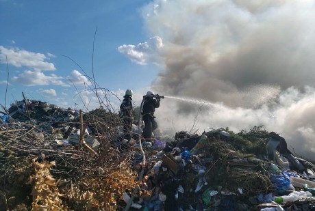 В Днепропетровской области горит мусоросвалка на площади 750 кв. м В Днепропетровской области горит мусоросвалка на площади 750 кв. м