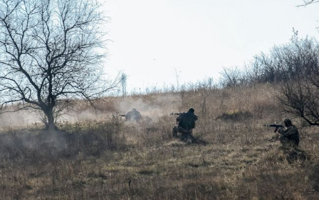 Двое украинских военных подорвались на неизвестном взрывном устройстве, - ООС Двое украинских военных подорвались на неизвестном взрывном устройстве, - ООС