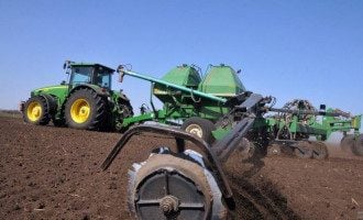 В Кабмине признались, как украинцев обманывают с землей
В Кабмине признались, как украинцев обманывают с землей