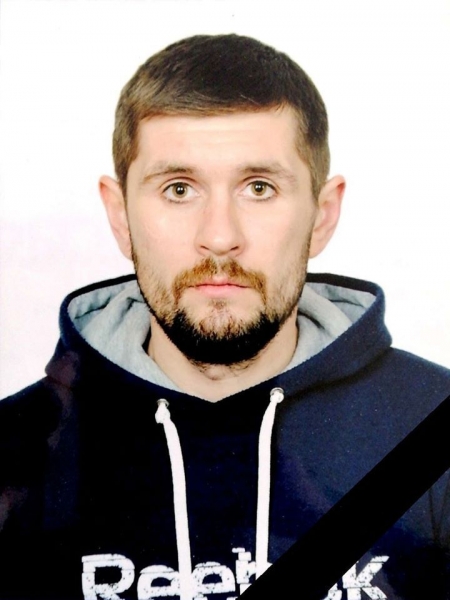 В Павлограде простились с убитым на Донбассе воином ВСУ. Фото 18+
В Павлограде простились с убитым на Донбассе воином ВСУ. Фото 18+