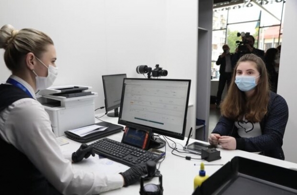 Паспорт и код за раз - в Украине запустили услугу для подростков ID-14, что нужно знать Паспорт и код за раз - в Украине запустили услугу для подростков ID-14, что нужно знать