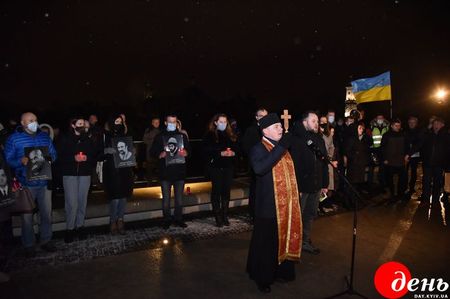 Львовяне тихим шествием почтили Героев Небесной сотни