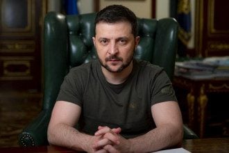 "Держаться жизненно необходимо": Зеленский обратился к бойцам ВСУ на Донбассе
"Держаться жизненно необходимо": Зеленский обратился к бойцам ВСУ на Донбассе