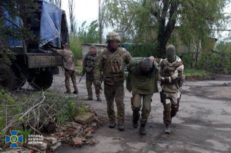 СБУ задержала разведчика "ДНР" вблизи линии разграничения на Донбассе СБУ задержала разведчика "ДНР" вблизи линии разграничения на Донбассе
