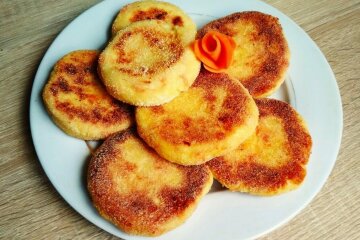 Яблочно-морковные сырники, которые не нужно жарить: рецепт для вкусного и полезного завтрака Яблочно-морковные сырники, которые не нужно жарить: рецепт для вкусного и полезного завтрака