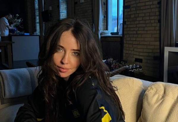 "Какой пример подаете?": Надя Дорофеева засветила голую грудь, чтобы сказать о важном, но мамы побоялись за психику детей "Какой пример подаете?": Надя Дорофеева засветила голую грудь, чтобы сказать о важном, но мамы побоялись за психику детей