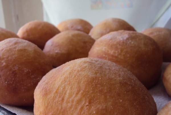 Пышечки с золотистой корочкой: тот самый десерт, который превратит новогоднюю ночь в сладкую сказку Пышечки с золотистой корочкой: тот самый десерт, который превратит новогоднюю ночь в сладкую сказку