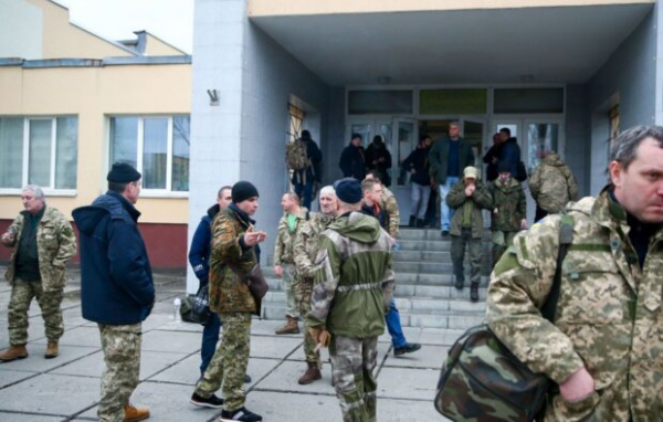 Могут ли украинцев с "белым билетом" мобилизовать и выпустить за границу: что нужно знать Могут ли украинцев с "белым билетом" мобилизовать и выпустить за границу: что нужно знать