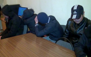 Отец подговорил 14-летнего сына на ограбления, а в суде решил сдать ребенка: "Он был с пистолетом..." Отец подговорил 14-летнего сына на ограбления, а в суде решил сдать ребенка: "Он был с пистолетом..."