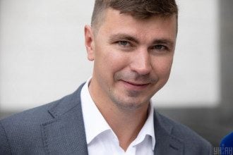 За три дня до смерти Поляков рассказал, как "слугам" в туалете раздавали "конверты"
За три дня до смерти Поляков рассказал, как "слугам" в туалете раздавали "конверты"