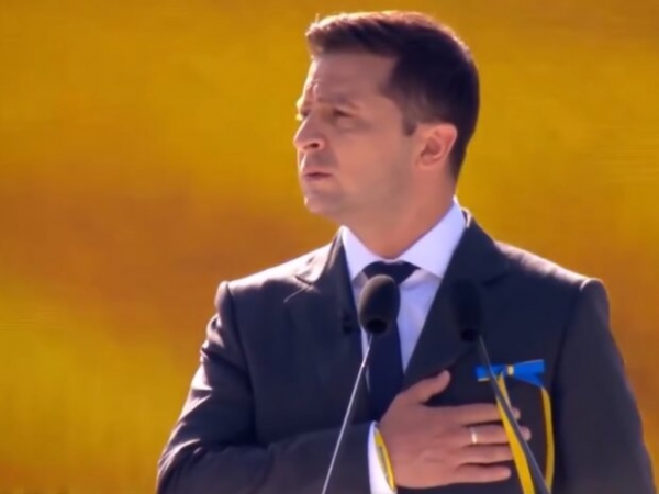 От Зеленского требуют изменить гимн Украины: "Это издевательство" От Зеленского требуют изменить гимн Украины: "Это издевательство"