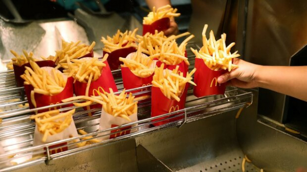 10-летние школьники батрачили в McDonald's чуть ли не до двух часов ночи: зарплаты было не видать 10-летние школьники батрачили в McDonald's чуть ли не до двух часов ночи: зарплаты было не видать