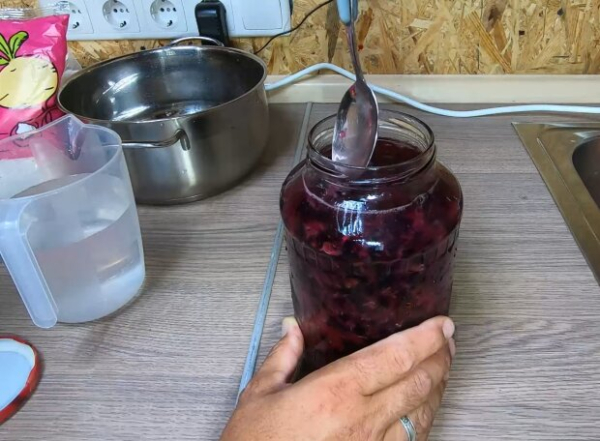 Вкуснейший ликер из смородины на водке, рецепт которого попросит даже ваш дед Вкуснейший ликер из смородины на водке, рецепт которого попросит даже ваш дед
