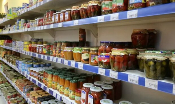 Пока одни закатывают банки, другие дорого платят: в супермаркетах выросли цены на консервацию Пока одни закатывают банки, другие дорого платят: в супермаркетах выросли цены на консервацию