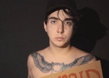 Melovin залез в ванну голышом, и принялся позировать: красоту не скрыла даже пена Melovin залез в ванну голышом, и принялся позировать: красоту не скрыла даже пена