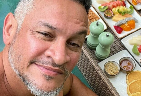 Звезда МастерШеф Эктор Хименес-Браво застал своих подчиненных за "клубничкой" - делали это прямо на кухне: "Уволил..." Звезда МастерШеф Эктор Хименес-Браво застал своих подчиненных за "клубничкой" - делали это прямо на кухне: "Уволил..."