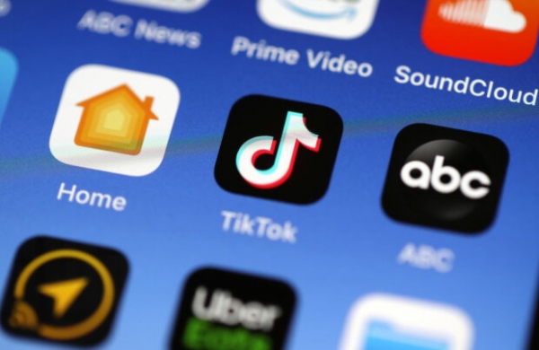 Украинцы хотят запретить любимую соцсеть подростков TikTok: "Способствует деградации" Украинцы хотят запретить любимую соцсеть подростков TikTok: "Способствует деградации"