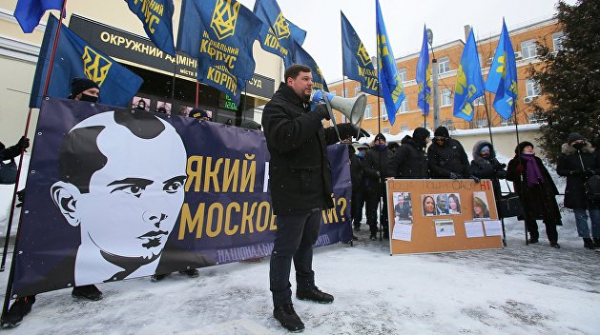«Бандера — герой для кого-то, и это классно!» Кто помогает власти в Киеве раскалывать Украину «Бандера — герой для кого-то, и это классно!» Кто помогает власти в Киеве раскалывать Украину