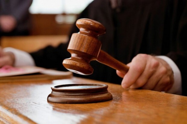 ЗМІ: Суд визнав законним звільнення чоловіка Амосової, який з тітушками штурмував медуніверситет ЗМІ: Суд визнав законним звільнення чоловіка Амосової, який з тітушками штурмував медуніверситет