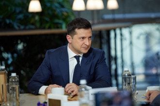 "Из-за вас я не могу отдохнуть": Зеленский пригласил журналиста УП к себе на день рождения
"Из-за вас я не могу отдохнуть": Зеленский пригласил журналиста УП к себе на день рождения