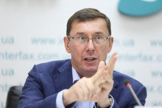 Бывший генпрокурор Луценко устроился на работу к своему куму
Бывший генпрокурор Луценко устроился на работу к своему куму