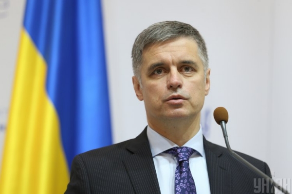 В МИД назвали жесткие условия выезда заробитчан за границу
В МИД назвали жесткие условия выезда заробитчан за границу