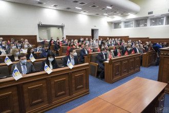 Партия Порошенко готовит "подарок" киевским врачам: отмена 5000 грн доплат, – эксперт
Партия Порошенко готовит "подарок" киевским врачам: отмена 5000 грн доплат, – эксперт