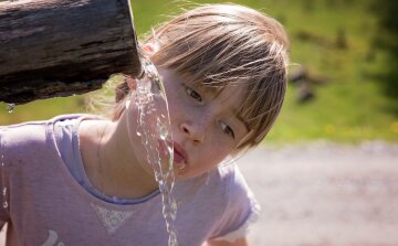 Бутилированная вода грязнее водопроводной: ученые нашли в ней вещества, вызывающие рак Бутилированная вода грязнее водопроводной: ученые нашли в ней вещества, вызывающие рак