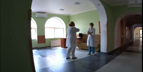 Ребенок родился с 26 пальцами на руках и ногах, но мама видит в ней "Бога" Ребенок родился с 26 пальцами на руках и ногах, но мама видит в ней "Бога"