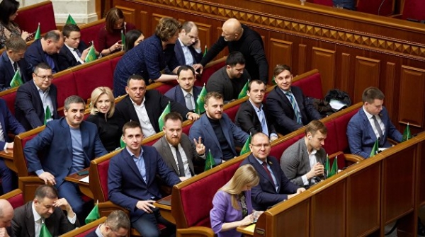 Бей своих. Зеленский задумал закрепостить «Слугу народа» Бей своих. Зеленский задумал закрепостить «Слугу народа»