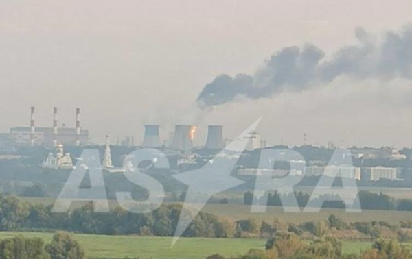 Беспилотники взорвали НПЗ в Москве Беспилотники взорвали НПЗ в Москве