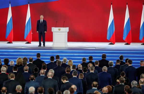 Без Украины, но с угрозами. Послание ПутинаСюжет