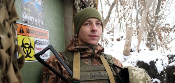 Воин "Барт" спасает сотни жизней на Донбассе, пока дома ждет невеста: "Мое место здесь" Воин "Барт" спасает сотни жизней на Донбассе, пока дома ждет невеста: "Мое место здесь"