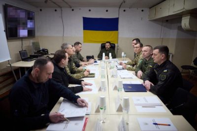 Зеленский прибыл с рабочей поездкой в Херсонскую область: провел совещание и наградил воинов ВСУ
Зеленский прибыл с рабочей поездкой в Херсонскую область: провел совещание и наградил воинов ВСУ