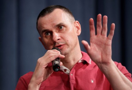 Олег Сенцов завершил съемки фильма "Носорог" Олег Сенцов завершил съемки фильма "Носорог"