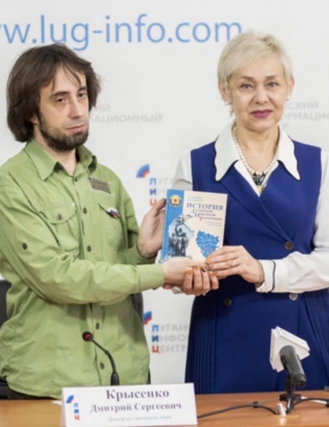 В "ЛНР" презентовали учебник по "истории" и рассмешили сеть
В "ЛНР" презентовали учебник по "истории" и рассмешили сеть