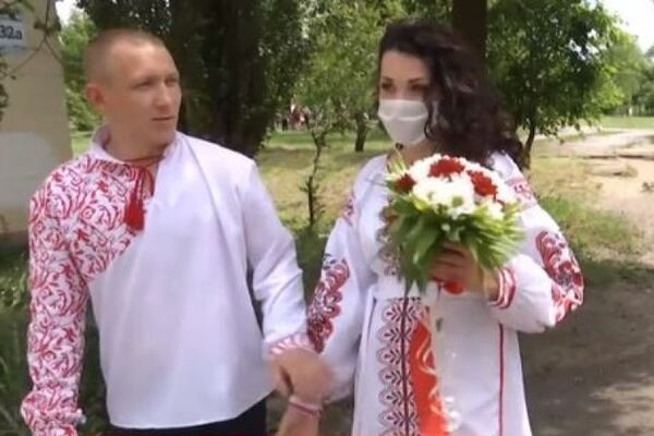 На Луганщине поженились экс-пленные "ЛНР": познакомились на обмене
На Луганщине поженились экс-пленные "ЛНР": познакомились на обмене