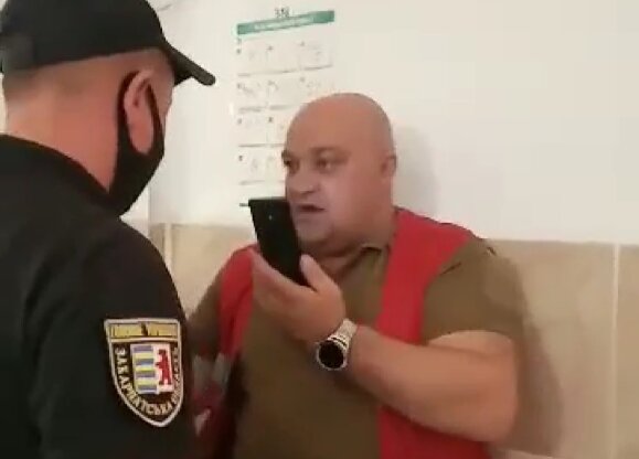 Орал, убегал и звал адвоката - врач-депутат "под шафе" устроил погром на дежурстве