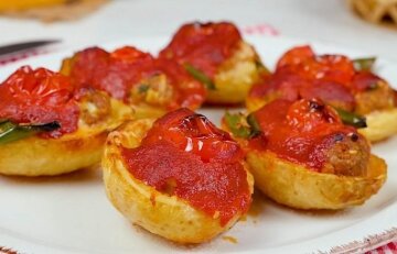 Этот дуэт картошки и мяса понравится всем: рецепт картофельных лодочек с фрикадельками Этот дуэт картошки и мяса понравится всем: рецепт картофельных лодочек с фрикадельками