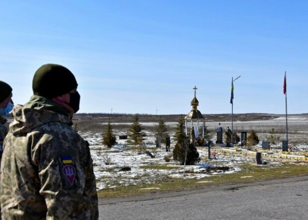 Украинка по примеру братьев отправилась на фронт: теперь военные в крепких руках медика Украинка по примеру братьев отправилась на фронт: теперь военные в крепких руках медика