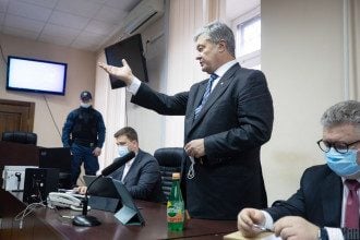 Избрание меры пресечения Порошенко: судья отправился в совещательную комнату
Избрание меры пресечения Порошенко: судья отправился в совещательную комнату
