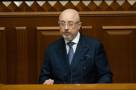 Резников заявляет, что рубль превращается в обычную бумагу Резников заявляет, что рубль превращается в обычную бумагу