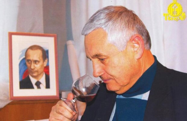 Сторонник русского мира и агент кремля Владимир Гисем захватил ряд госпредприятий в Закарпатье для создания коньячной империи Сторонник русского мира и агент кремля Владимир Гисем захватил ряд госпредприятий в Закарпатье для создания коньячной империи