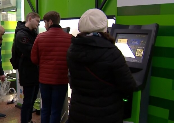ПриватБанк отказывает украинцам в обслуживании и оставляет без карт: "Мошенничеством не..." ПриватБанк отказывает украинцам в обслуживании и оставляет без карт: "Мошенничеством не..."